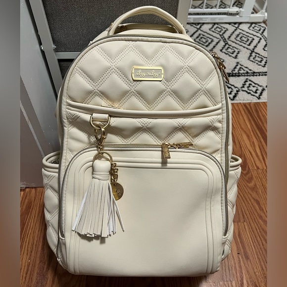 Itzy Ritzy Handbags - Itzy ritzy milk & honey boss plus